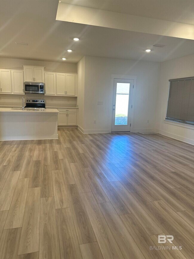 Building Photo - 16863 Fedora Dr