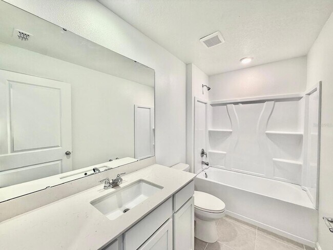 Building Photo - 2122 Chris Dr