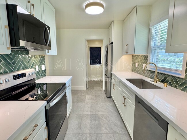 Building Photo - 3224 Little John Dr
