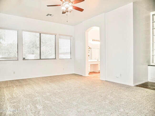 Building Photo - 1024 W Ayrshire Trail