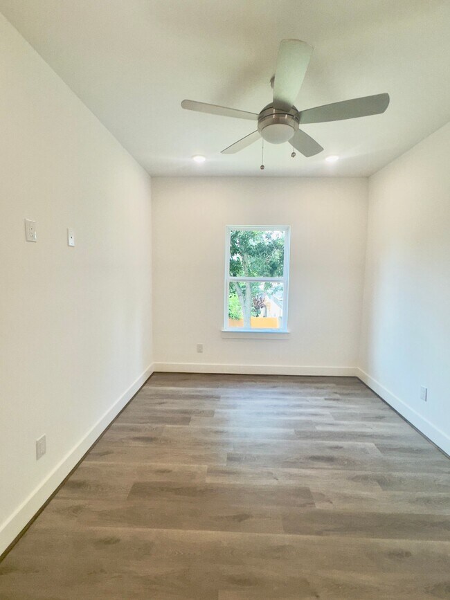 Building Photo - 10232 Porto Rico Rd
