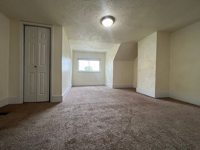 Building Photo - 3 Bedroom Home for Rent