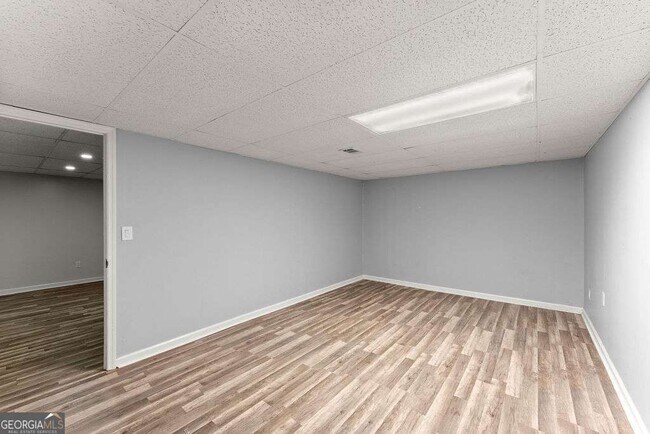 Building Photo - 4035 Thames Dr