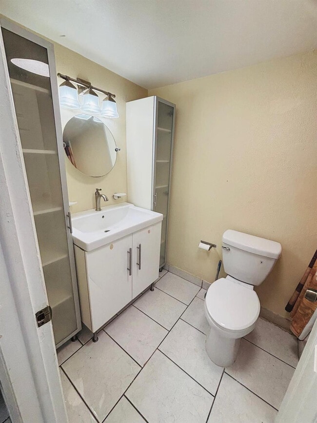 Building Photo - 4240 NW 21st St