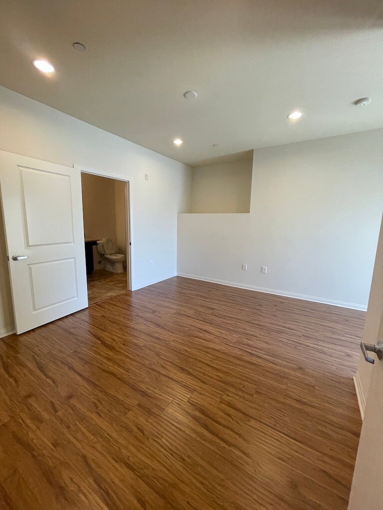 Building Photo - 5842 Harold Way