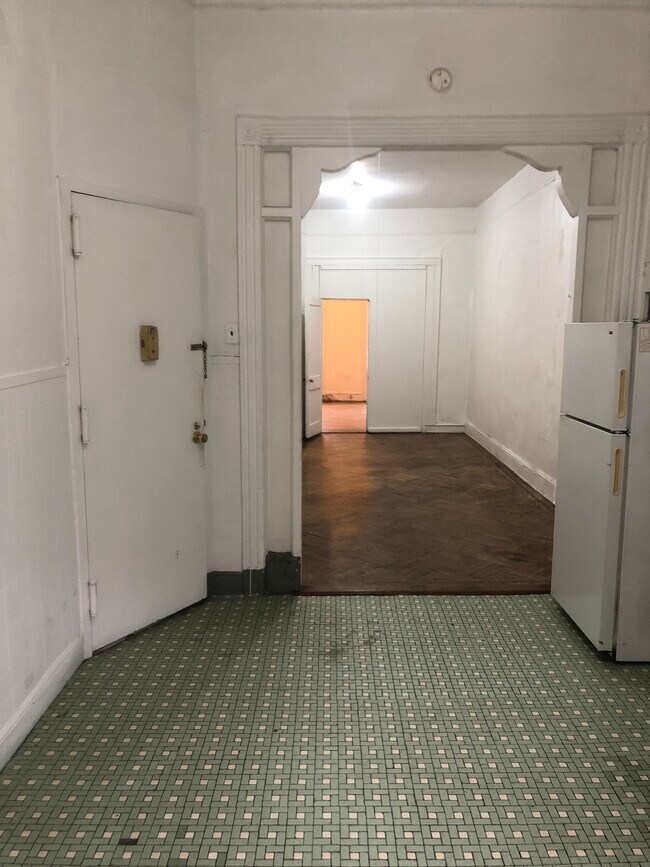 Building Photo - 790 Grand St