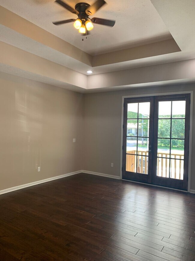 Building Photo - Modern comfort and privacy in the heart of...