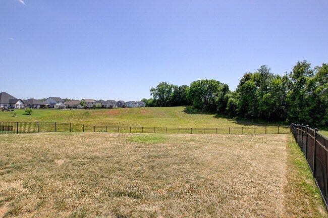 Building Photo - Fresh and Clean 3 bed/2 bath minutes from Exit 8.  Show Stopper!