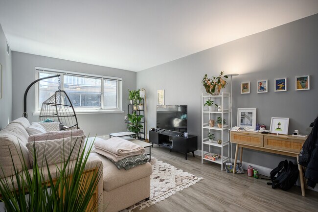 Building Photo - 515 W Wrightwood Ave