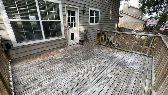 Building Photo - Beautiful 3 Bed / 2.5 Bath home in WLR!