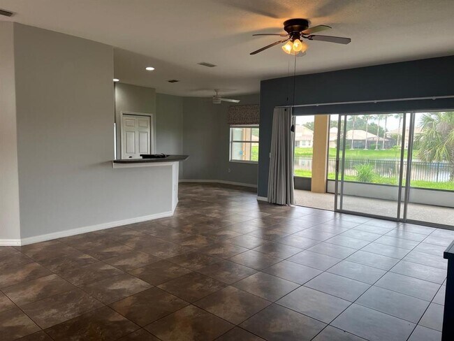 Building Photo - 3535 Somerset Cir