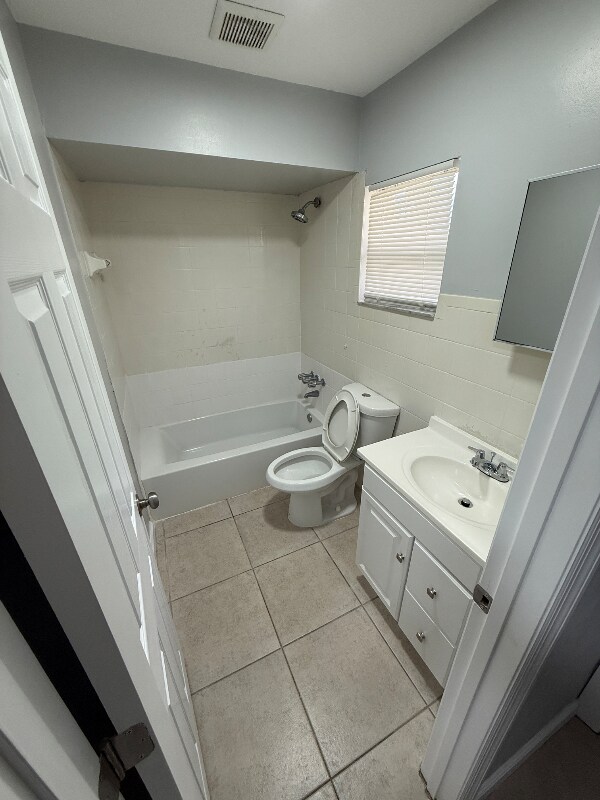 Building Photo - 908 Lora St