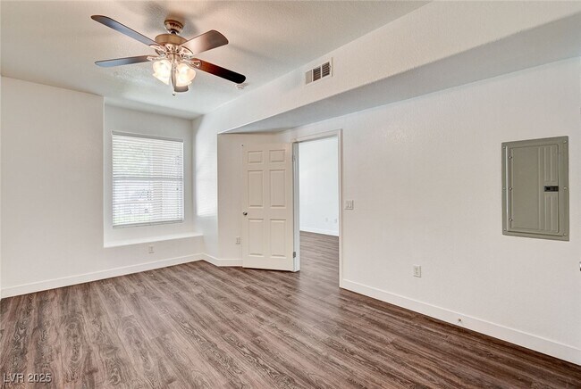 Building Photo - 10550 W Alexander Rd