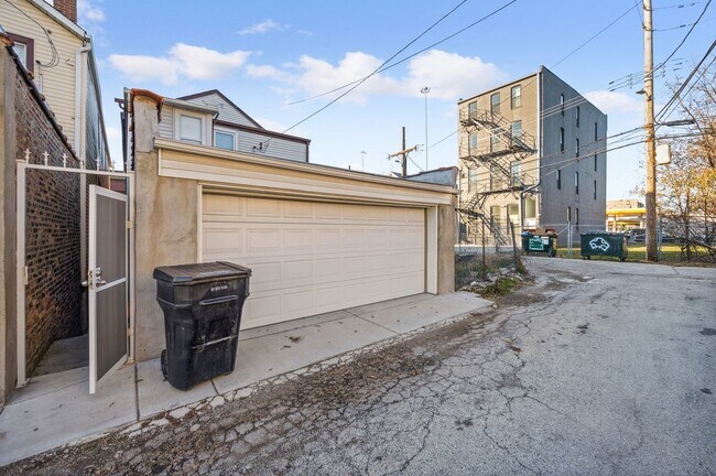 Building Photo - 1815 S Ruble St