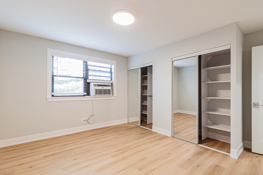 Building Photo - 531 W Aldine Ave