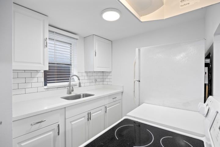 Building Photo - 1801 NE 56th St