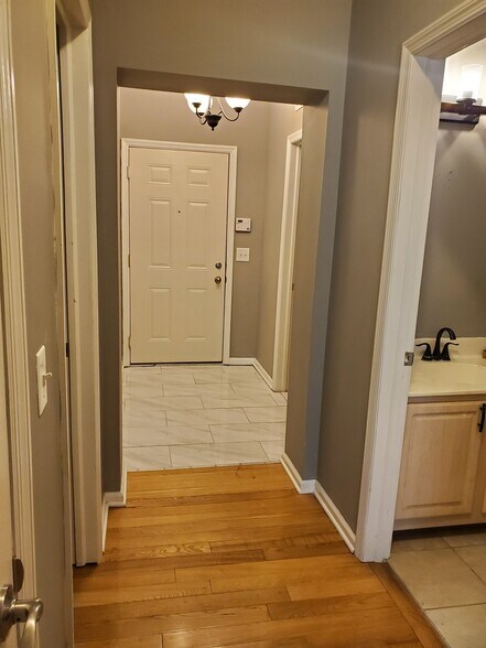 Marble entrance - 6126 Inishmore Ln