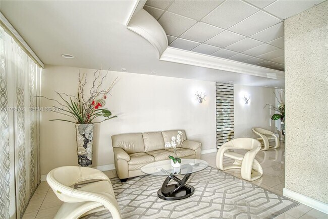 Building Photo - 1833 S Ocean Dr