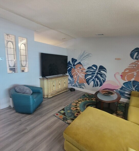 Living room - 3404 Seacoast St