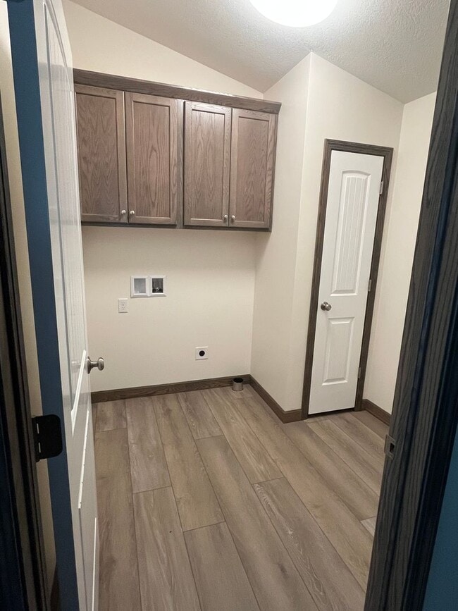 Building Photo - 786 Glory Dr