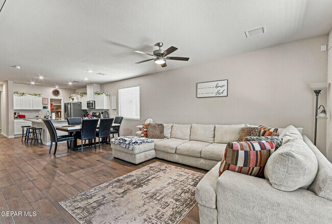 Building Photo - 13876 Loreina Luz Ave