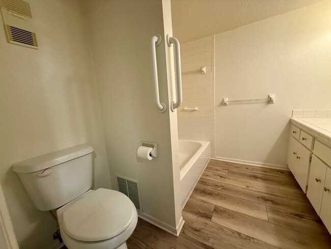 Building Photo - Dunedin 55+ 2/1 Condo