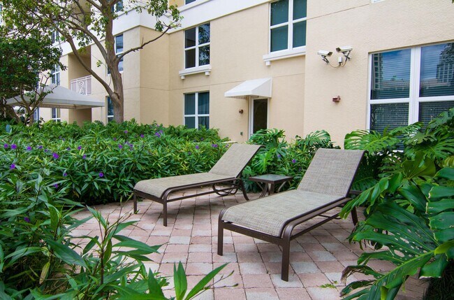 Building Photo - 511 SE 5 Ave