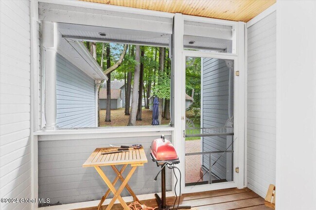 Building Photo - 12 Vallera Rd