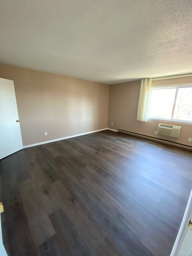 Building Photo - 255 Strawberry Hill Ave