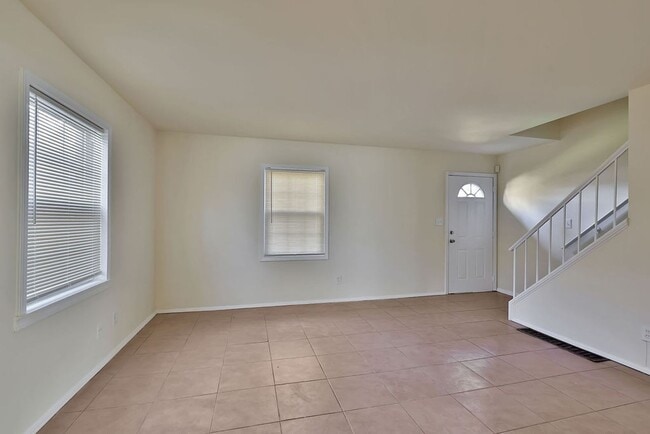Building Photo - Newly Renovated Duplex