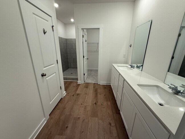 Building Photo - Free Wi-Fi for the first year! 4 Bed/2 Bat...