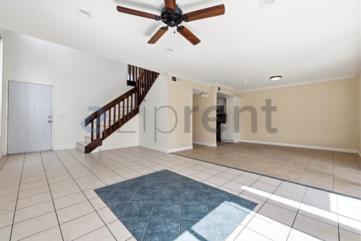 Building Photo - Unit