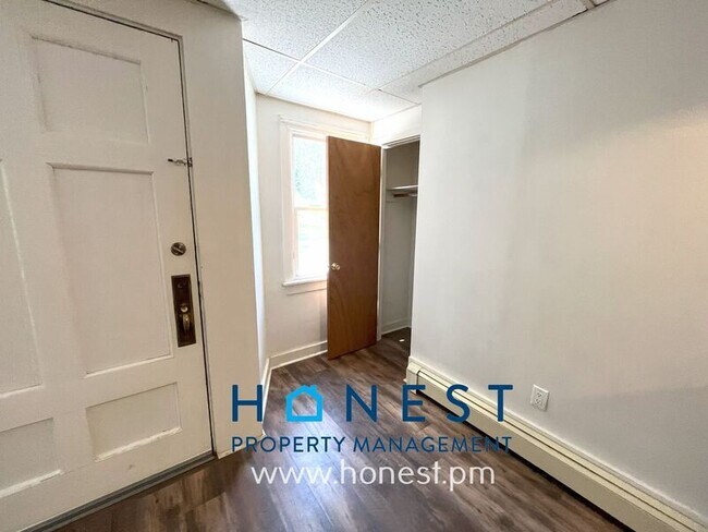 Building Photo - 20 Academy St