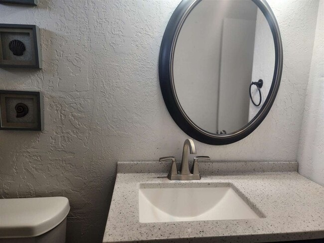 Building Photo - 6808 NW Willow Springs Dr