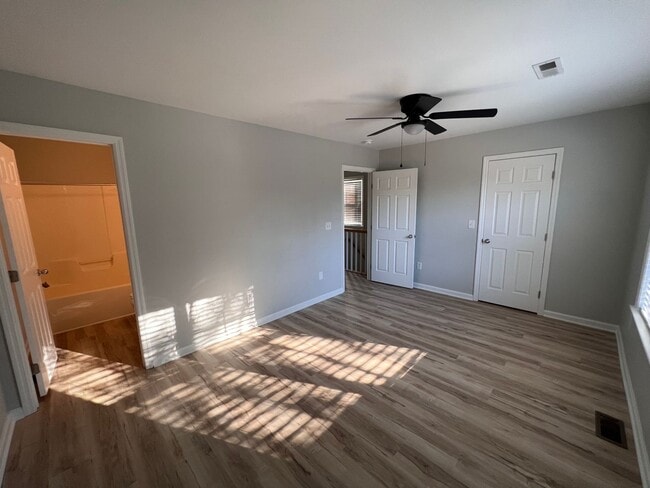 Building Photo - Upgraded 2 Bed/2.5 Bath Townhome in Leland!