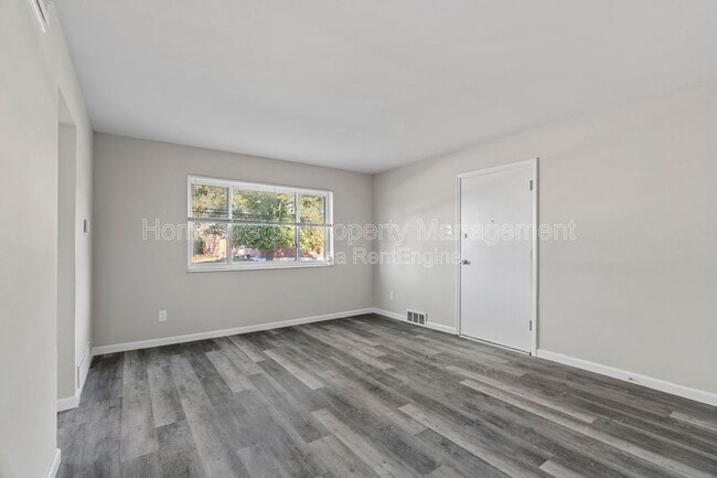 Building Photo - 16 Bruce Dr