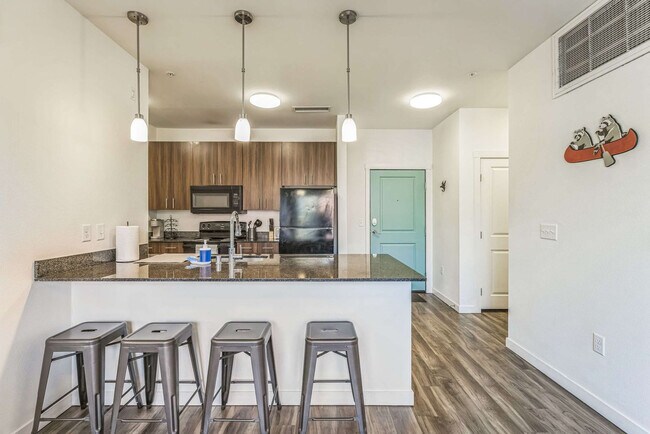 Building Photo - 305 E Front St