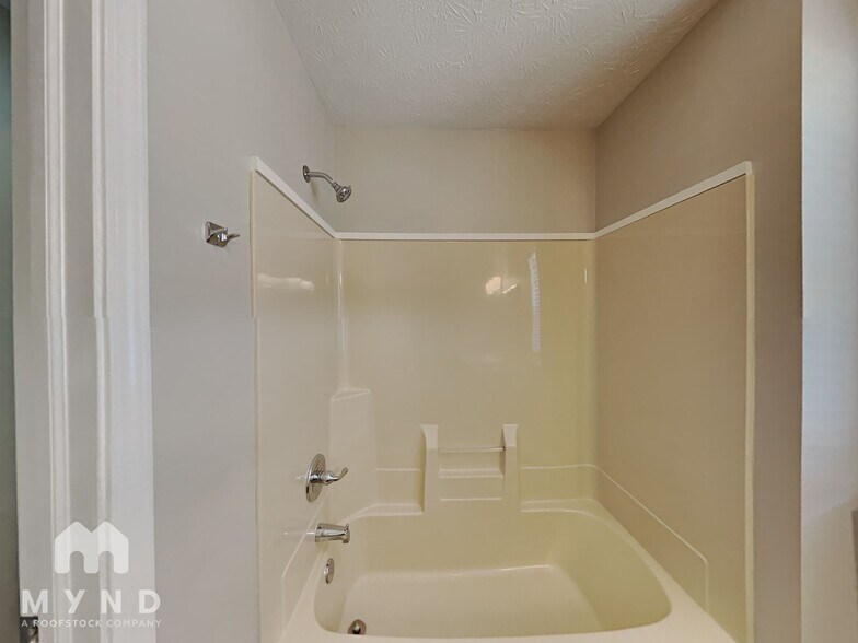Building Photo - 4520 Woodland Ct