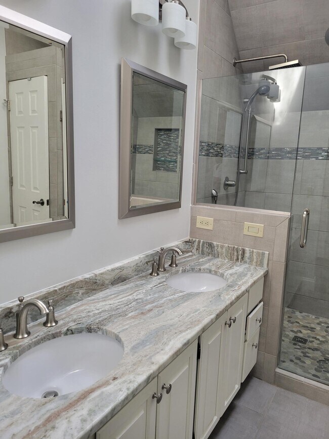 Building Photo - 116 Knollwood Ln