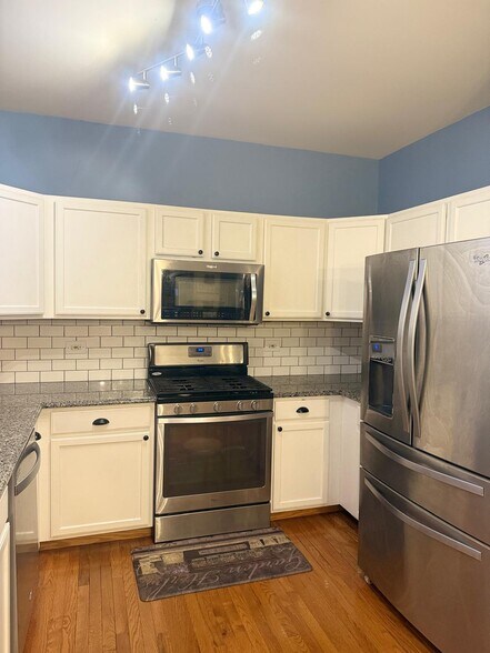 Building Photo - 1951 Spinnaker Ct