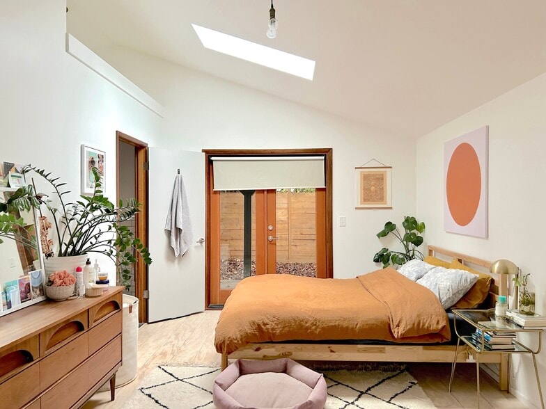 Building Photo - 4633 N Gantenbein Ave