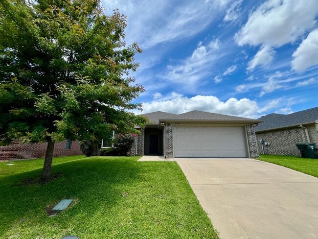 Building Photo - 2520 Meadowglen Ct