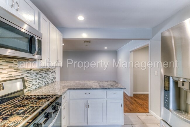Building Photo - For Lease | Midtown Tulsa | $1625 Rent