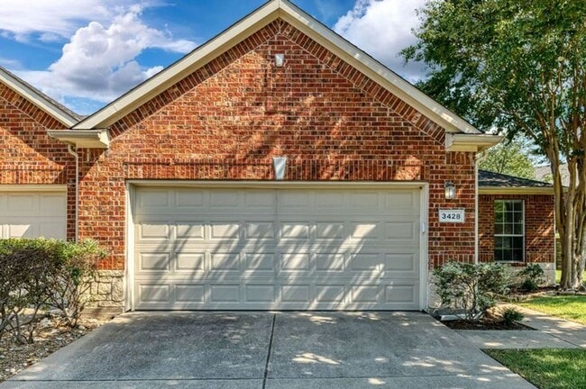 Building Photo - Townhome in Parker Estates!! READY for move in early June