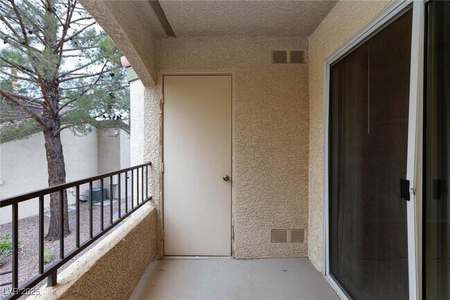 Building Photo - 7885 W Flamingo Rd