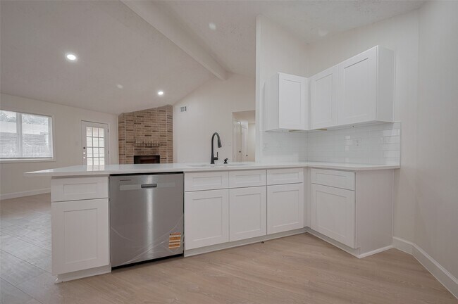 Building Photo - 16250 Rancho Blanco Dr