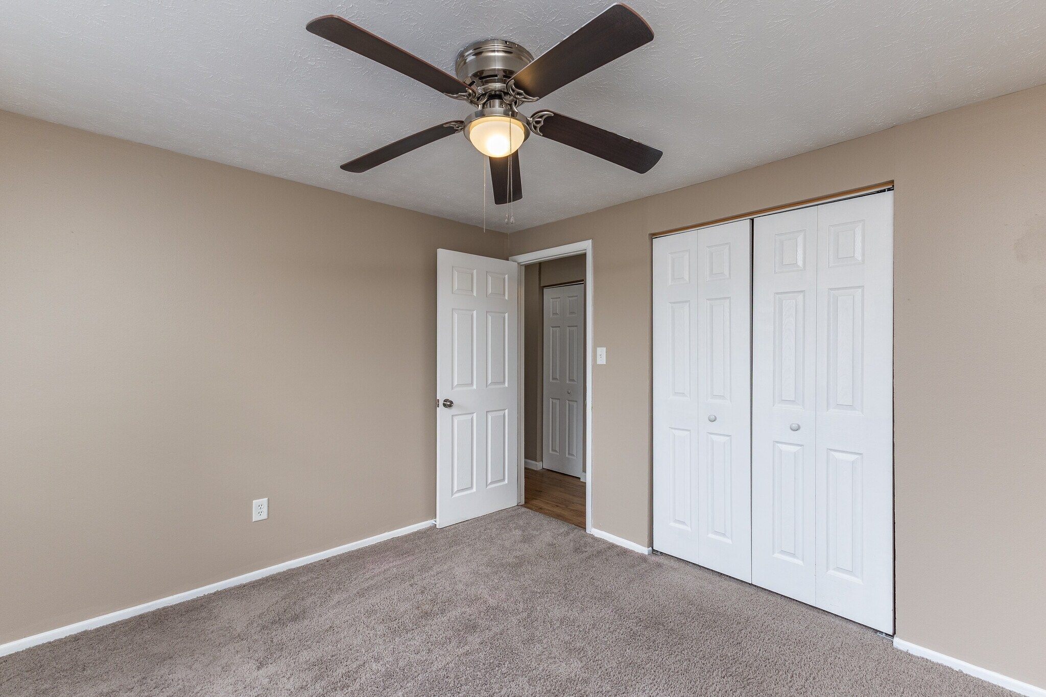 Building Photo - 1885 Lincrest Dr