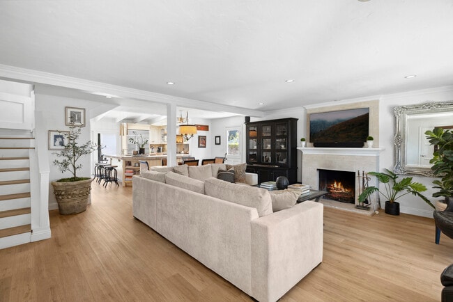 Building Photo - 540 De Anza Dr