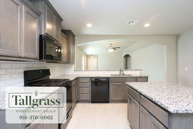 Building Photo - Brand New 4/2/2 in The Heights neighborhood!
