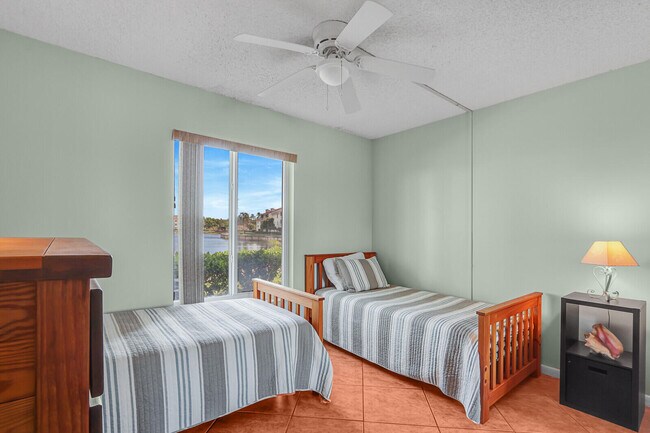 Building Photo - 4444 NE Ocean Blvd